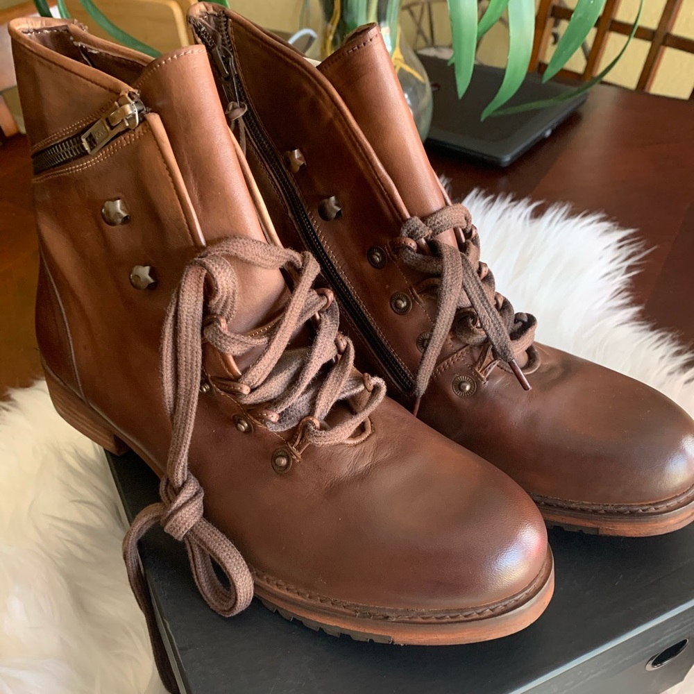 NWT ArionnaVintage Foundry Boots